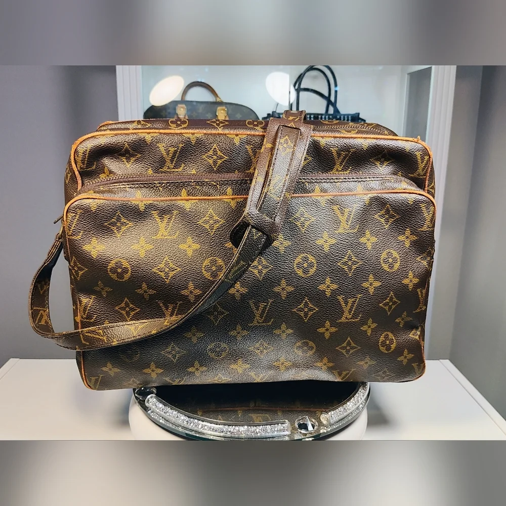 Vintage Louis Vuitton Monogram Large GM Nile Messenger Bag Unisex Shoulder - Picture 2 of 16